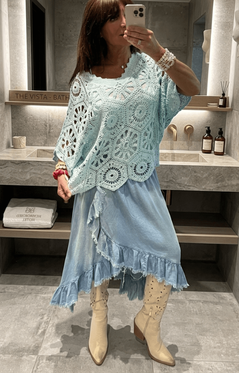 LARA HEKLET TOPP