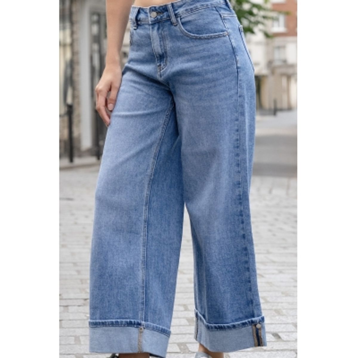 TURN UP JEANS